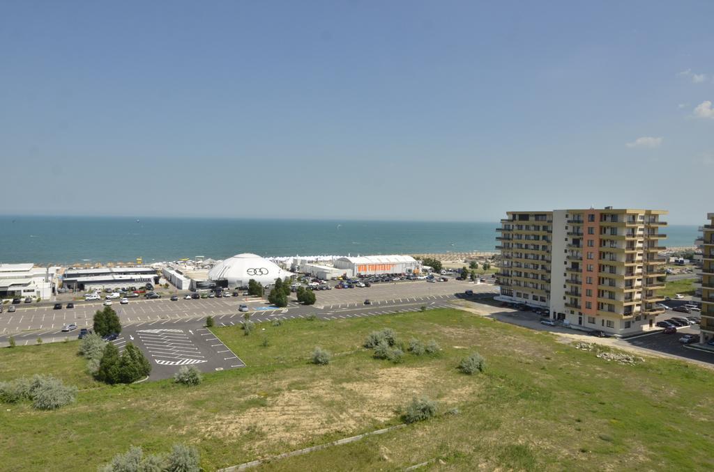 Summerland Happy Blue Apartments Mamaia Exterior photo