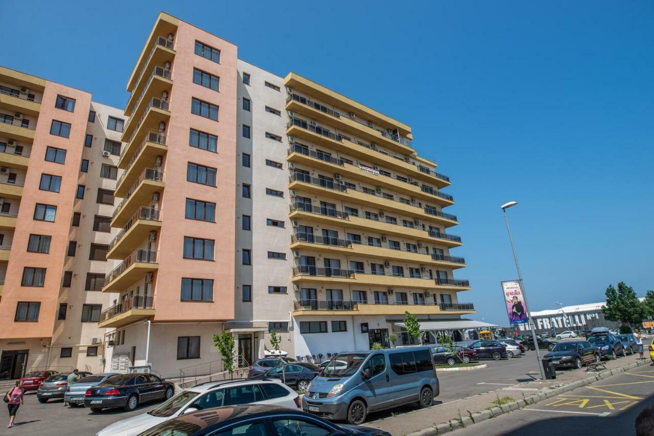 Summerland Happy Blue Apartments Mamaia Exterior photo